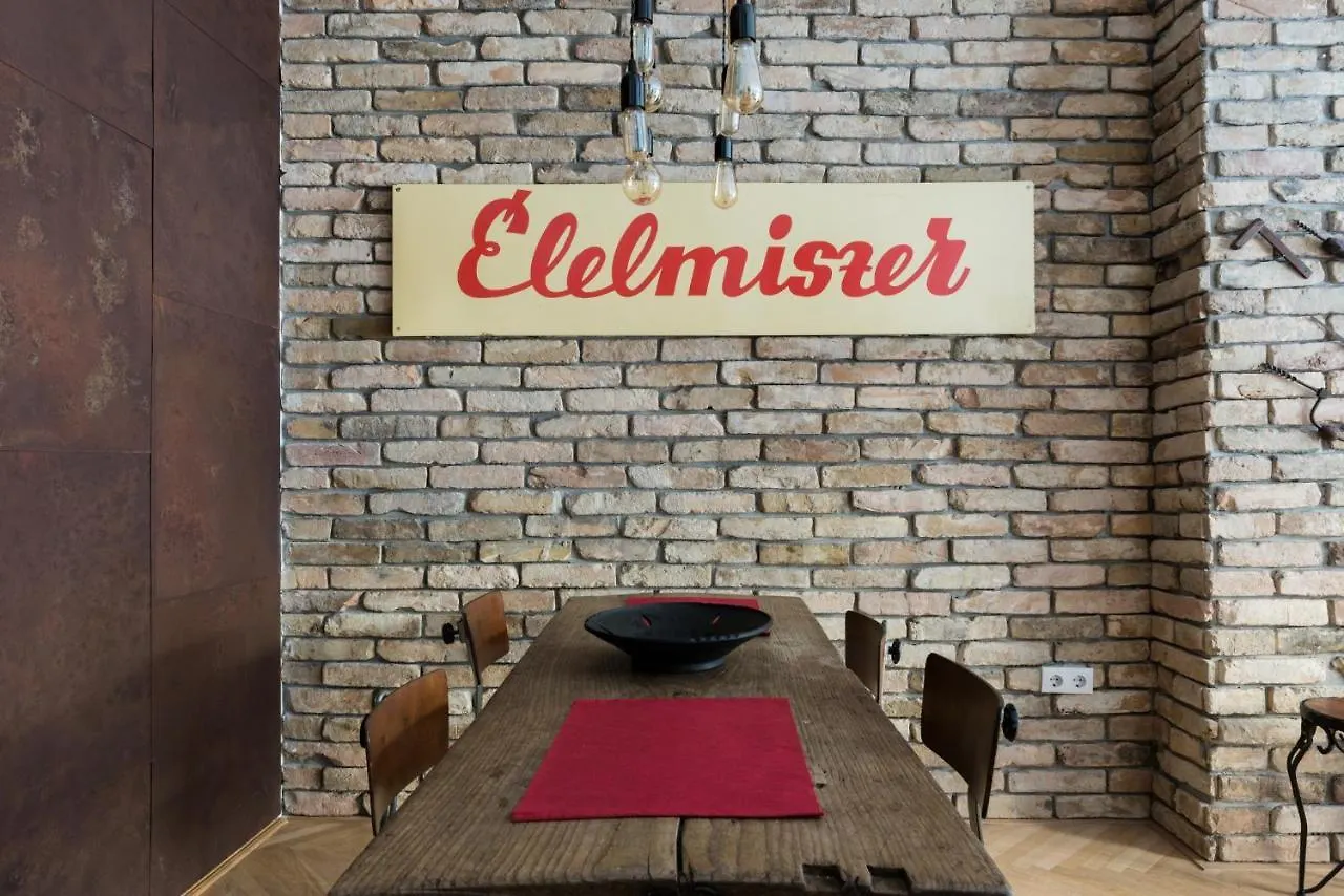 Smart, Stylish Apartment In The Heart Of Budapešť 0*,